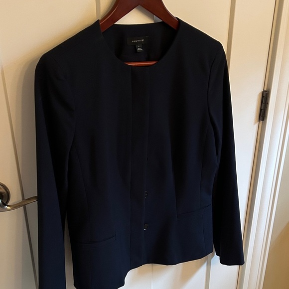 Ann Taylor Women's Navy Blazer, size 8 - Picture 3 of 8